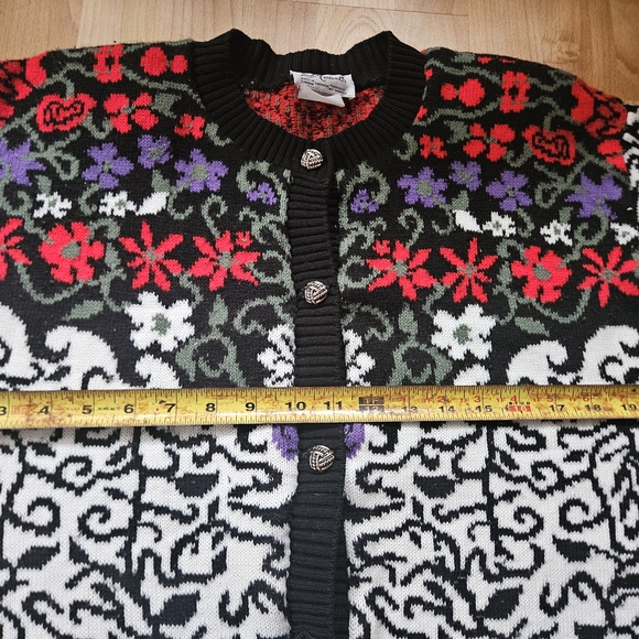 Floral Patterned Cardigan Sweater - Picture 6 of 9